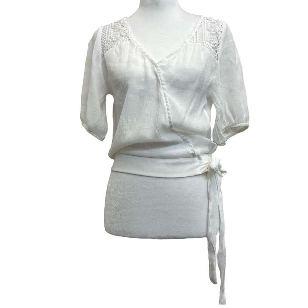Rebellion White Surplice Neckline Lace Crochet Back Puff Sleeve Crop Blouse